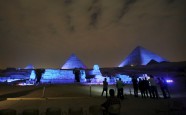 Ēģiptes piramīdas pārtop zilās krāsas toņos - 2