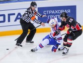 Amerikāņu tiesnesis Kīts Kavals KHL - 1