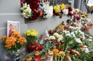 Ziedu un svecīšu nolikšana pie Krievijas vēstniecības aviokatastrofā Ēģiptē bojāgājušo piemiņai	 - 9