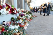 Ziedu un svecīšu nolikšana pie Krievijas vēstniecības aviokatastrofā Ēģiptē bojāgājušo piemiņai	 - 10