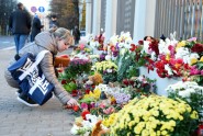 Ziedu un svecīšu nolikšana pie Krievijas vēstniecības aviokatastrofā Ēģiptē bojāgājušo piemiņai	 - 12