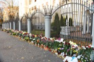 Ziedu un svecīšu nolikšana pie Krievijas vēstniecības aviokatastrofā Ēģiptē bojāgājušo piemiņai	 - 13