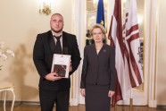 Saeimas priekšsēdētāja sveic Latvijas paralimpisko vienību - 11
