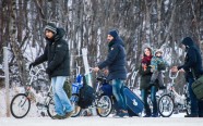 Migranti ar velosipēdiem uz Krievijas-Norvēģijas robežas - 1