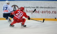Hokejs: Maskavas "Dinamo" pārspēj "Avtomobilist"