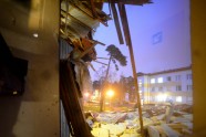 Spēcīgais vējš slimnīcai Ventspilī norauj daļu jumta seguma - 10