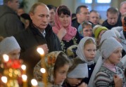 Путин встретил Рождество в храме в Тверской области - 5