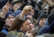 Moldovas galvaspilsētā pret jauno valdību protestē 10 000 cilvēku - 2