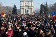 Moldovas galvaspilsētā pret jauno valdību protestē 10 000 cilvēku - 5