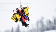 Sirdi stindzinoši kritieni kalnu slēpošanas sacensībās Kicbīlē - 3