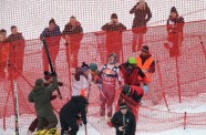 Sirdi stindzinoši kritieni kalnu slēpošanas sacensībās Kicbīlē - 7