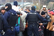 Valsts policija Slovēnijā koordinē bēgļu plūsmu - 5