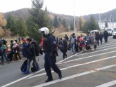 Valsts policija Slovēnijā koordinē bēgļu plūsmu - 18