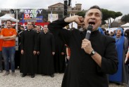 Romā miljoni protestē pret geju laulībām - 5