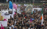 Romā miljoni protestē pret geju laulībām - 8