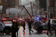 Ņujorkā nokrīt celtniecības krāns - 3