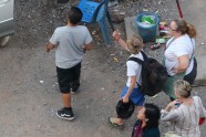 Дети Анджелины Джоли и Бреда Питта в Камбодже - 18