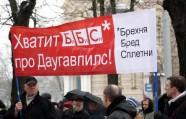 Pie valdības ēkas protestē pret BBC filmu - 5