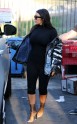 Ким Кардашьян надела куртку со своим изображением - 6
