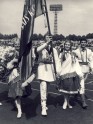 1970_6 Deju svētki. Ar karogu 1.vietas ieguvēji - Dancis un Vektors