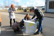 RTU labdarības projektā dzīvnieku patversmei dāvina suņu būdiņas - 8
