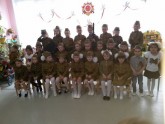 Krievijas bērni sarkanarmiešu kostīmos - 10