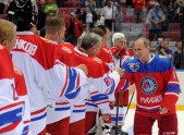 Putins spēlē hokeju - 3