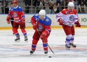 Putins spēlē hokeju - 7