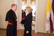 Amatpersonas tiekas ar Vatikāna  valsts sekretāru kardinālu Pjetro Parolins. - 6