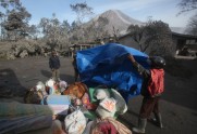 Indonēzijā 'atmodies' Sinabungas vulkāns - 10