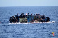 Pie Lībijas krastiem apgāžas migrantu laiva - 3