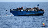Pie Lībijas krastiem apgāžas migrantu laiva - 5