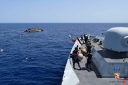 Pie Lībijas krastiem apgāžas migrantu laiva - 15