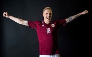 Īpašā fotosesijā Latvijas futbolisti izrāda savas jaunās formas - 13