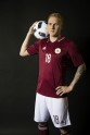 Īpašā fotosesijā Latvijas futbolisti izrāda savas jaunās formas - 14