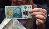 Lielbritānija apgrozībā laidīs jaunu banknoti