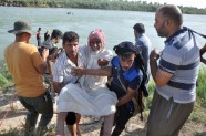 Iedzīvotāji peldus bēg no Fallūdžas - 8