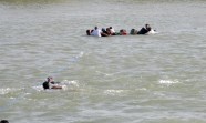 Iedzīvotāji peldus bēg no Fallūdžas - 9