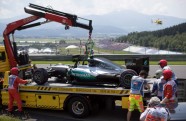 Rosbergs avarē Austrijas F-1 posma trešajā treniņbraucienu sesijā - 2