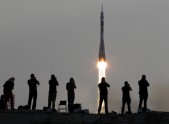 Kosmosa kuģis 'Sojuz' dodas uz SKS - 5