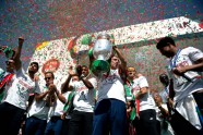 Portugālieši sagaida savu futbola valstsvienību – EURO 2016 čempionus - 5