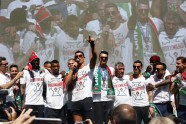 Portugālieši sagaida savu futbola valstsvienību – EURO 2016 čempionus - 11