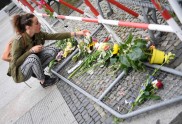 Cilvēki visā pasaulē piemin Francijas teroraktā bojāgājušos - 8