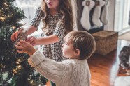 bērni mazulis eglīte rotājumi Ziemassvētki Advente