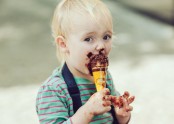 bērns saldējums našķis veselīgs uzturs pārēšanās veselība