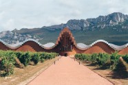Spānija Lagvārdija vīna dārzs arhitektūra Ysios