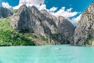 Albānija kalni upe atpūta laivošana