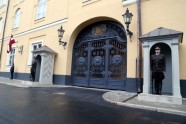 Valsts prezidents atstāj pagaidu rezidenci Melngalvju namā un ievācas Rīgas pilī  - 10