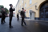 Valsts prezidents atstāj pagaidu rezidenci Melngalvju namā un ievācas Rīgas pilī  - 11