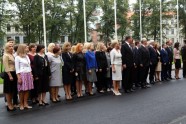 Valsts prezidents atstāj pagaidu rezidenci Melngalvju namā un ievācas Rīgas pilī  - 16